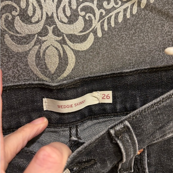 Levi Black Denim Women Shorts Sz 26 - Picture 2 of 3